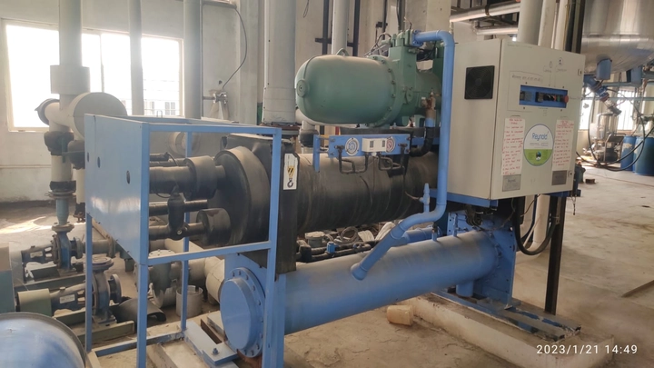 Industrial chiller and cooling system